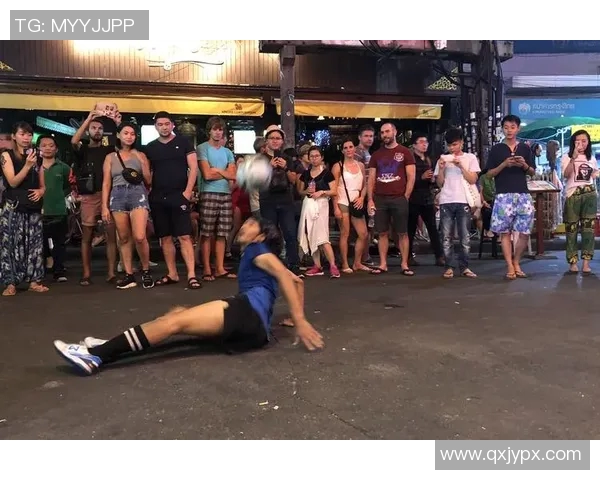 街头随机采访足球明星 他们对比赛与人生的真实看法