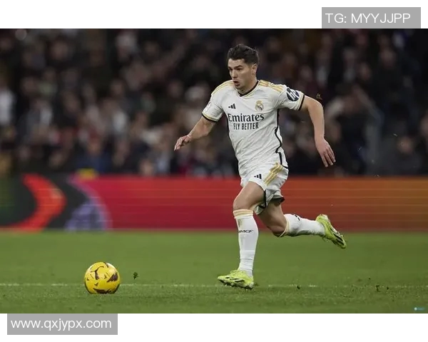 欧冠赛场上的足球鞋与球星:揭示顶级球员如何借助装备制胜 欧冠赛场上的足球鞋与球星:揭示顶级球员如何借助装备制胜